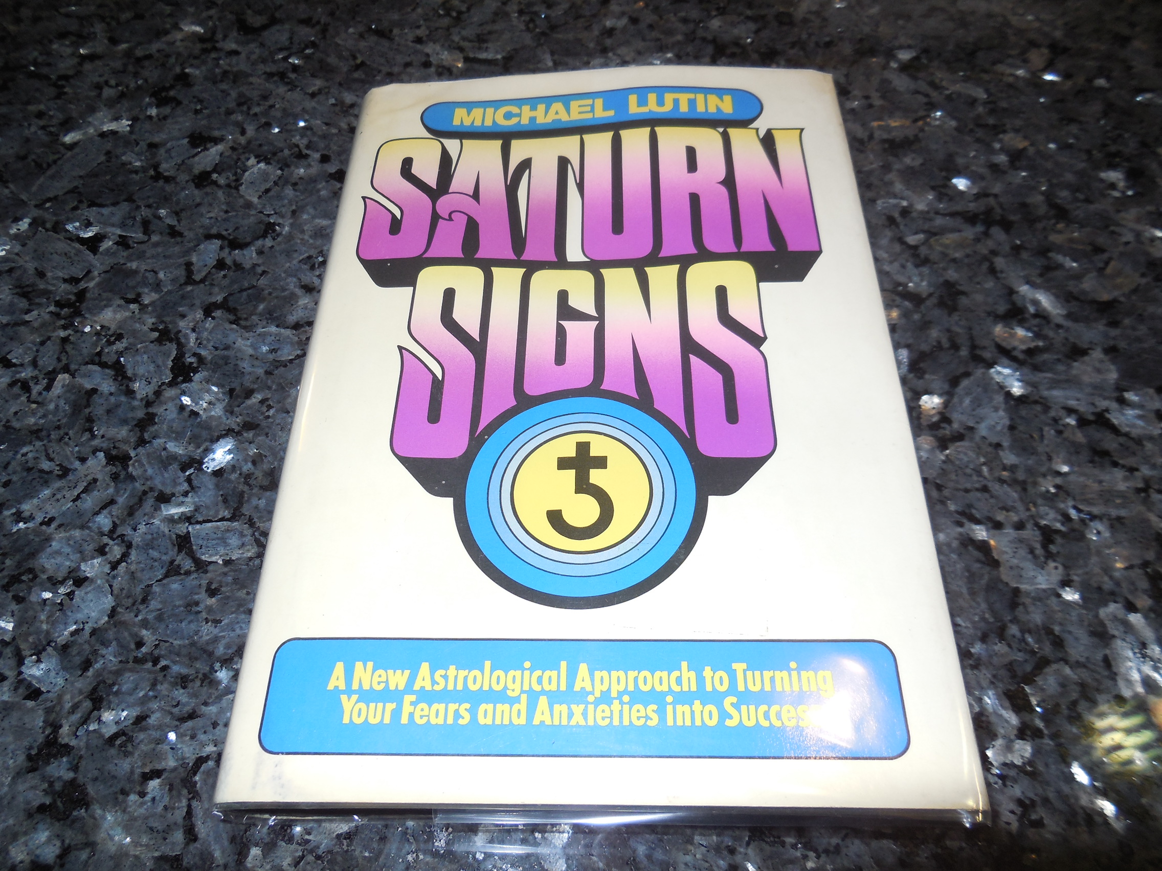 Image for Saturn Signs: A new astrological approach to transforming your fears and anxieties into Success