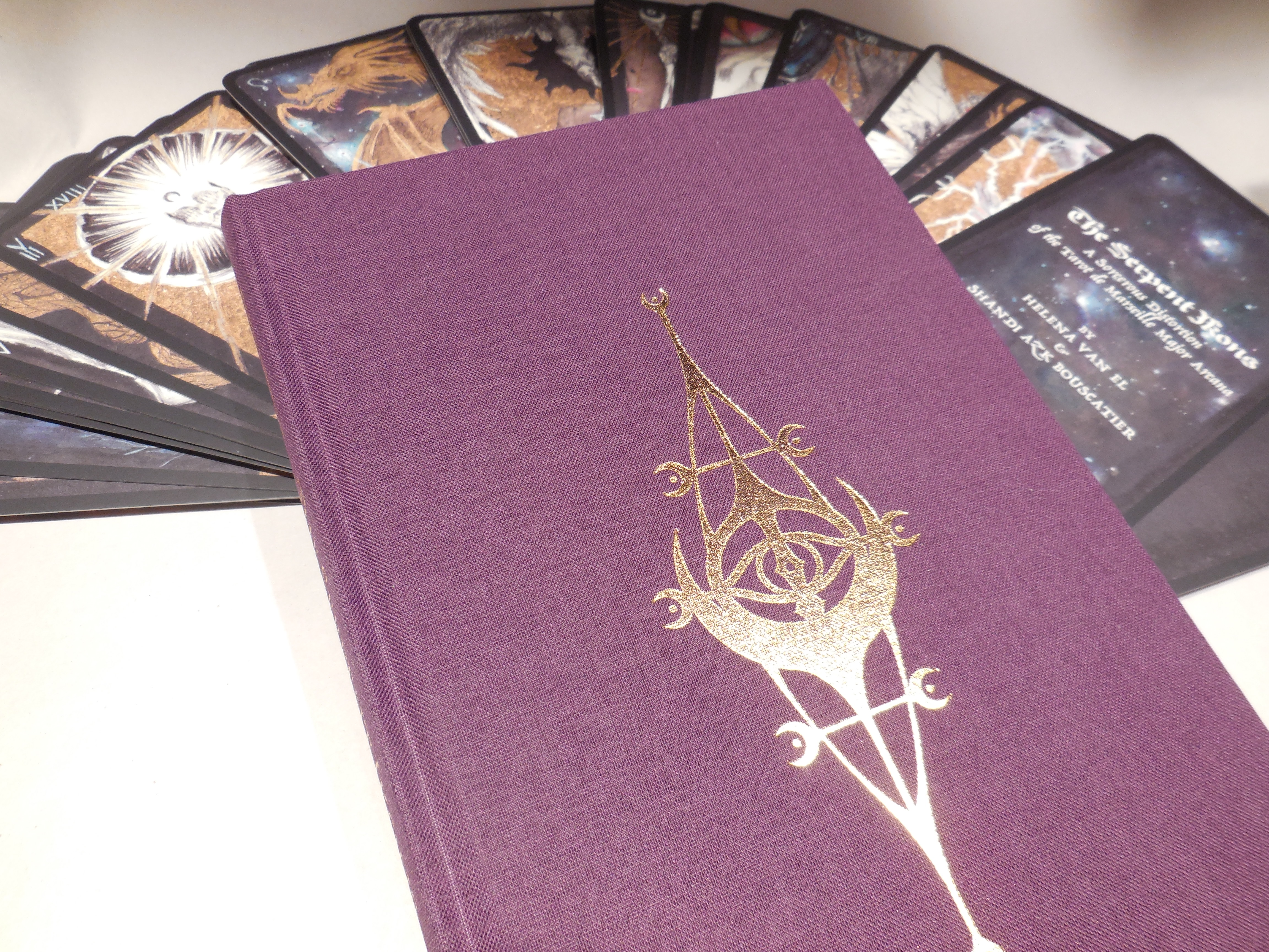 The Serpent Ikons - A Sorcerous Distortion of Tarot de Marseille Major Arcana (Book + Cards Bundle)