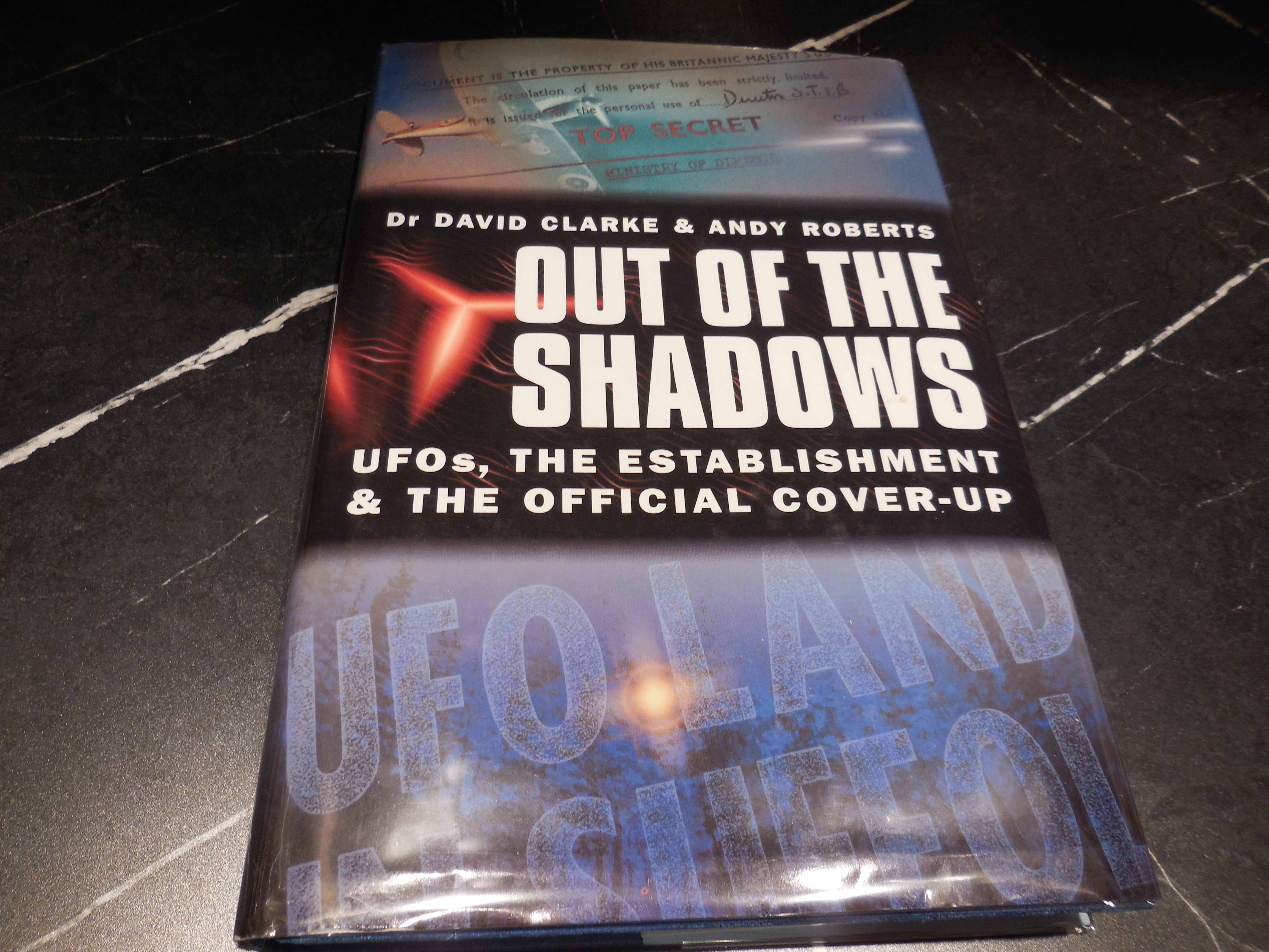 Out Of The Shadows: UFOs, the Establishment and the Official Cover Up: UFOs, the Establishment and Official Cover Up