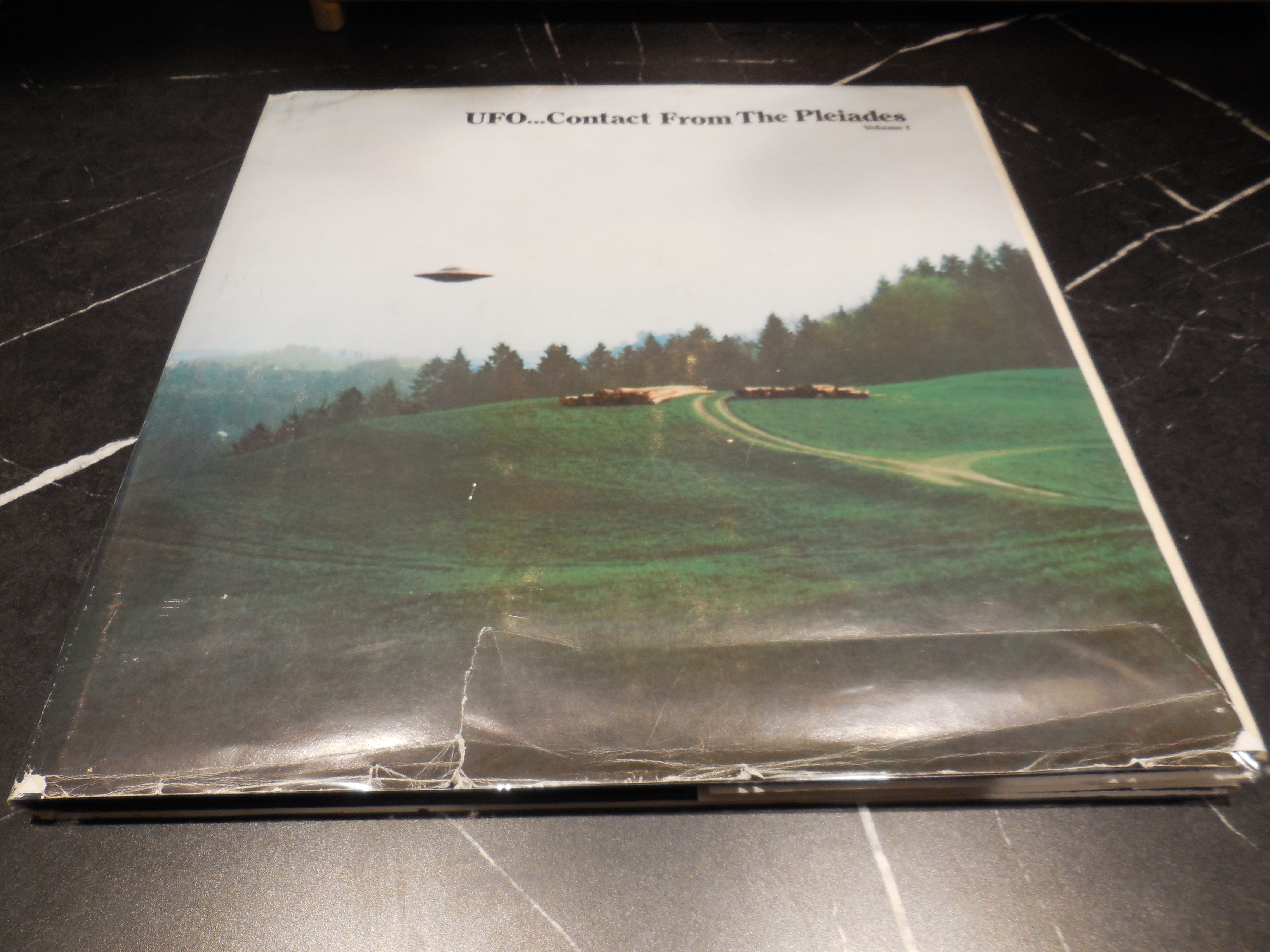 UFO. Contact from the Pleiades, Volume 1
