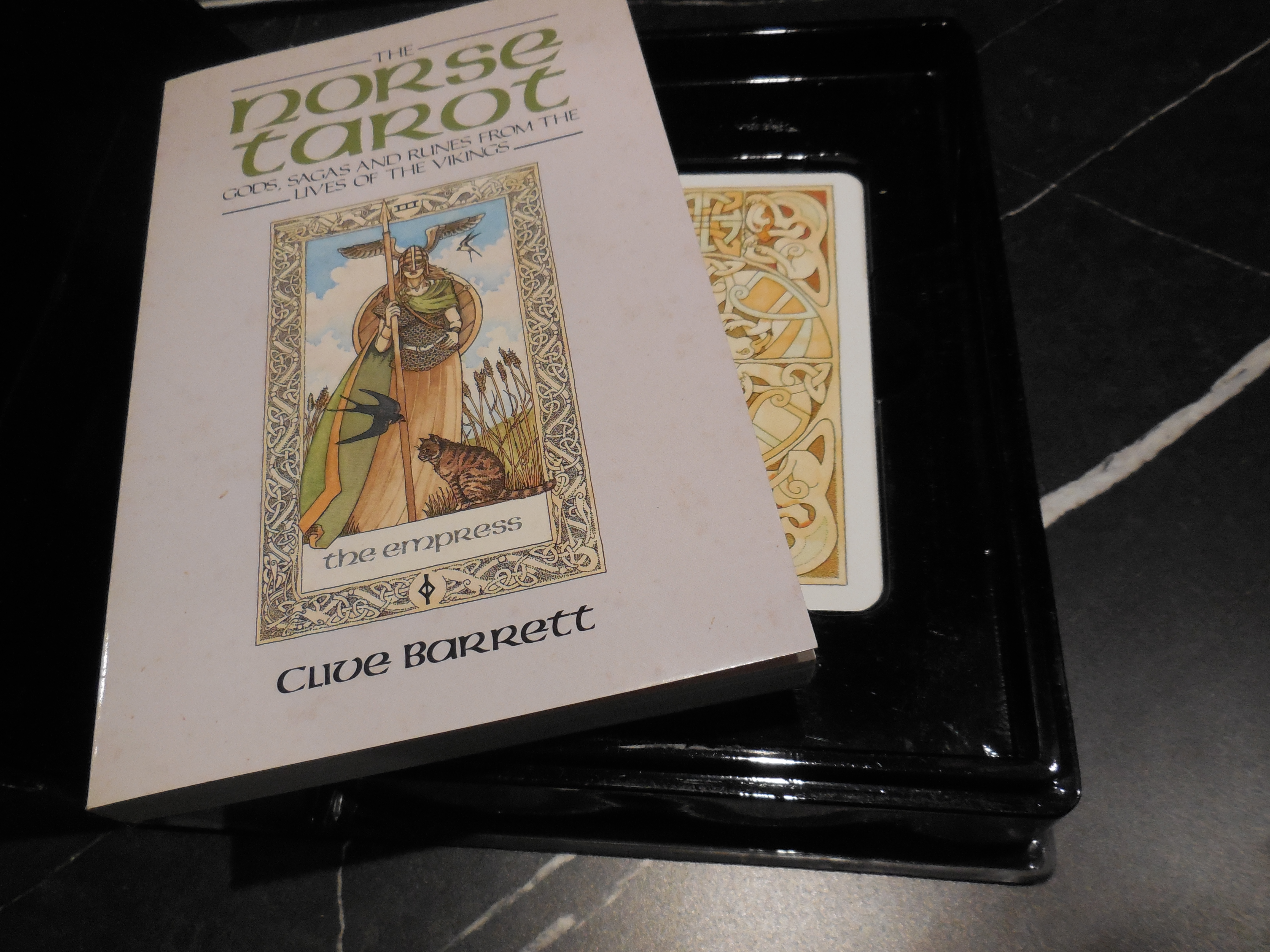 The Norse Tarot: Gods, Sagas and Runes from the Lives of the Viking ...