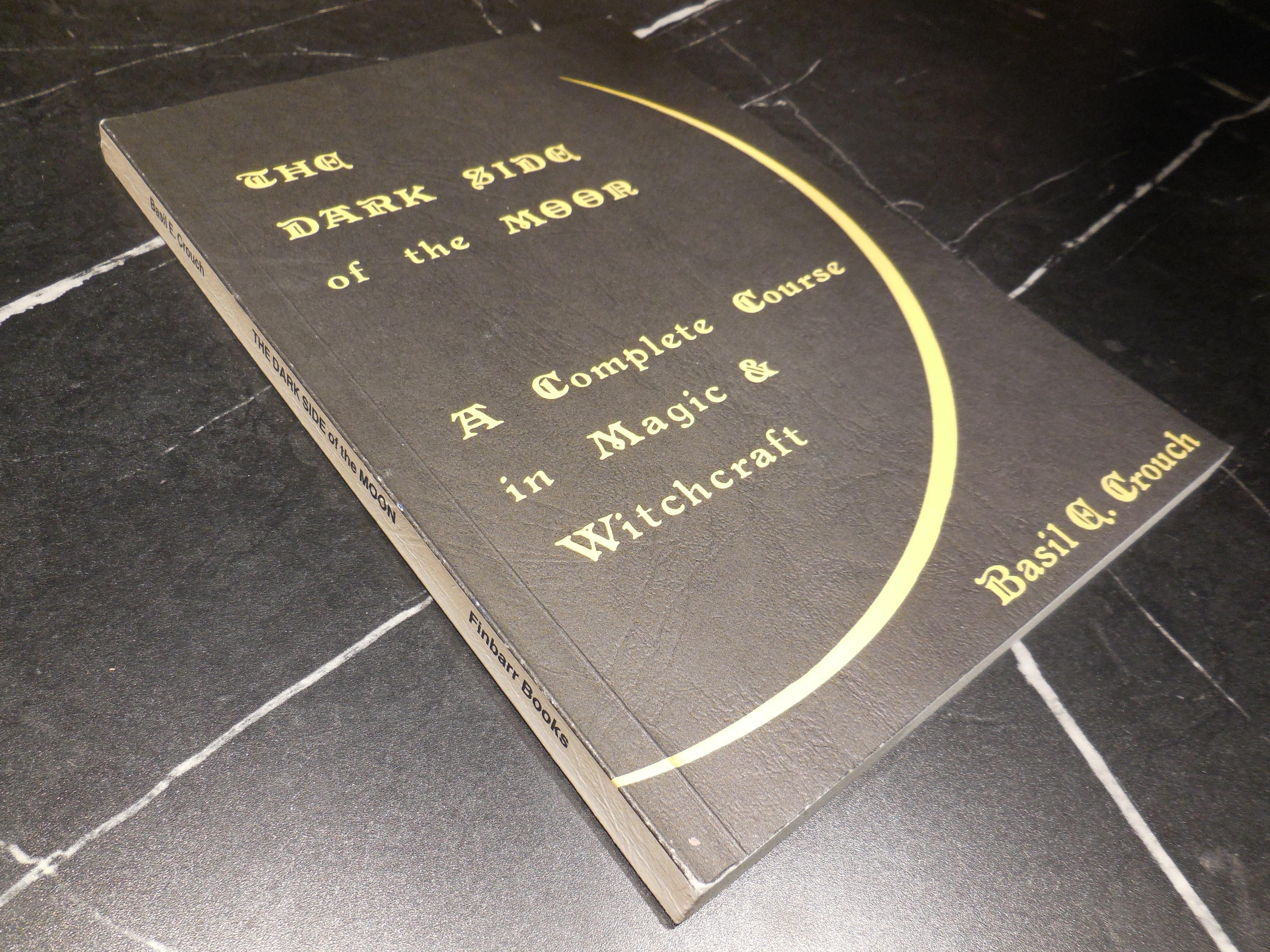 The Dark Side of the Moon - A Complete Course in Magic & Witchcraft